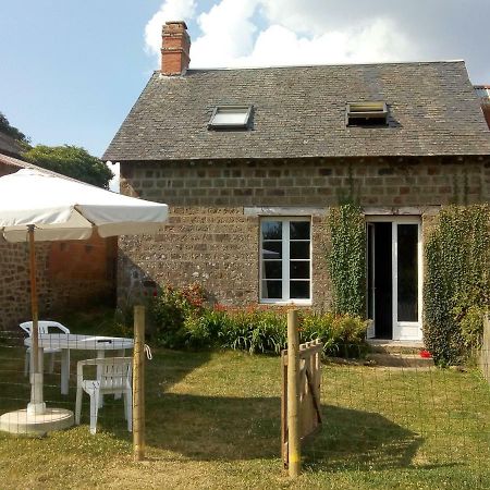 Le Domaine Villa Saint-Symphorien-des-Monts Exteriör bild