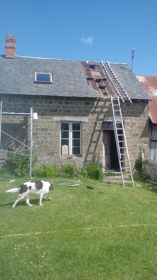 Le Domaine Villa Saint-Symphorien-des-Monts Exteriör bild